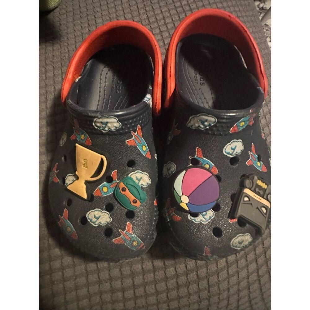 Crocs Child’s Size 7C Slip On Clogs in Navy With Rocket & Clouds With Jibbitz Ch